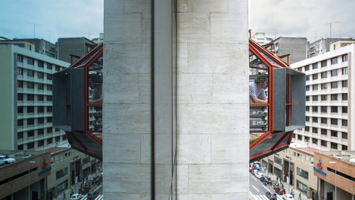 The steel-frame balcony, an experimental design by <a href="/picocolectivo/">PICO</a>, is the latest addition to an expanding cultural center in Caracas.

tinyurl.com/26f3yrzm
via <a href="/dwell/">dwell</a>