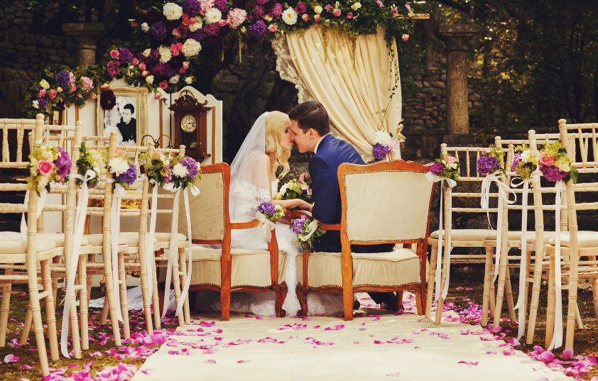 Connectionsents's tweet photo. Chiavari Chairs add a touch of elegance and style to your wedding day. Keep them simple on their own or add touches of colour with flowers or a  sumptuous satin sash. 

#chiavarichairs #weddinginspo #luxuryweddingstyling  #weddingdecorations  #bride2be   #chaircovers #chairsashes https://t.co/YGPWsdkJ3n
