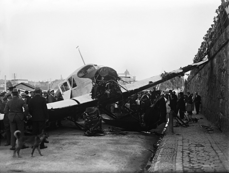 Emergency landing of Finnish Aero Oy's D335 by the VR warehouses, July 6 1925, Helsinki #BadDayFlying https://t.co/Wxqir5QoRh