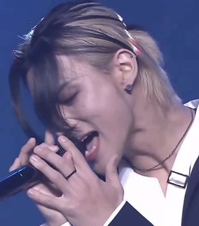piwonsstar's tweet photo. if i say the song is Mist, you can hear this pics, right? https://t.co/AiFkCv5b8h