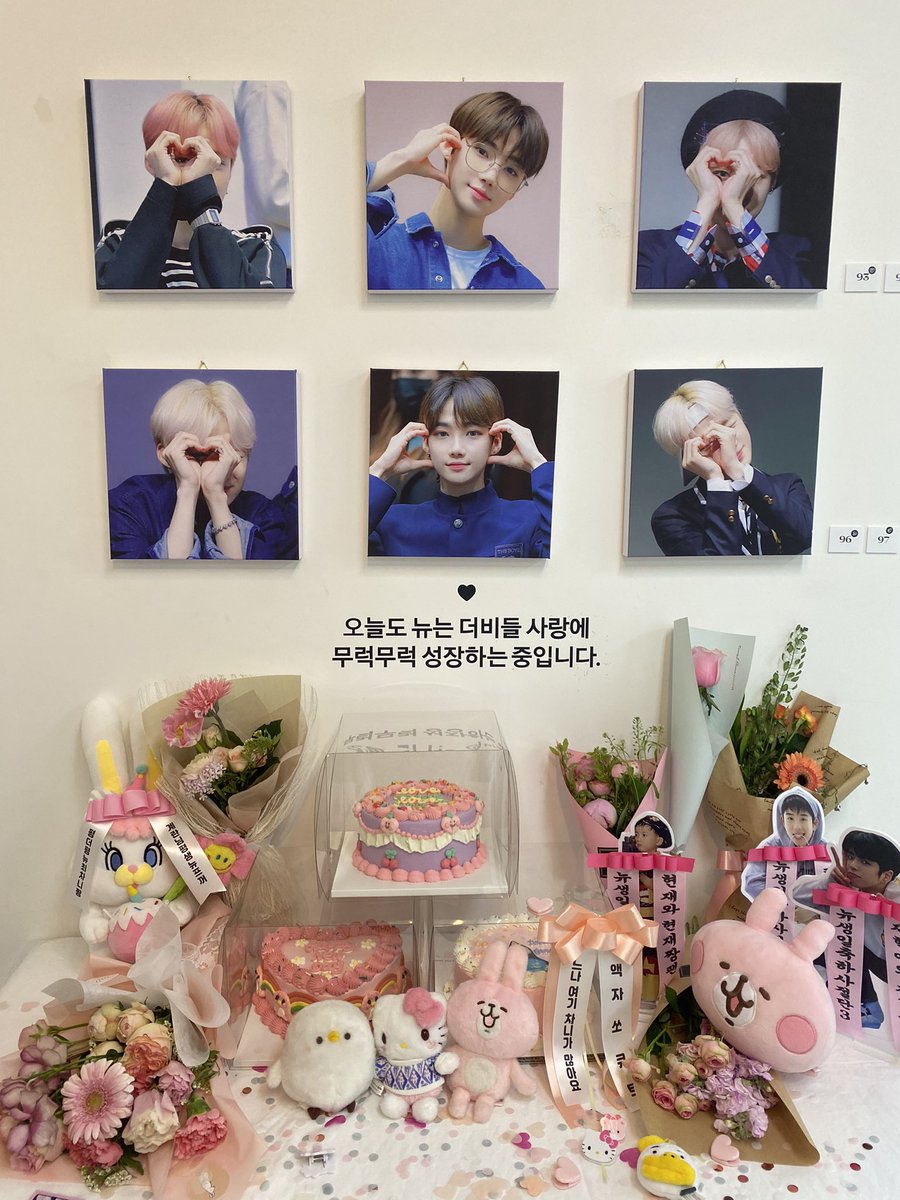 zzi_new's tweet photo. “원래 사람은 행복한것보다 아픈걸 많이 기억하잖아요.저는 행복했던 게 기억에 더 많이 남는 것 같아요.물론 당연히 힘든 점도 있었지만 외로운 적은 없었고.”
지난 4년 찬희의 행복한 기억 여기 다 있어요.앞으로도 우리 찬희가 외롭지않게 지켜주기약속 ..짱렐라이수고해따♥️@LORELEI_new #For_new https://t.co/PqzqY6fpiX