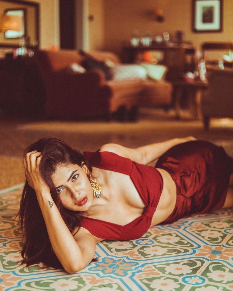 Ez0IBAgUYAUbQVB?format=jpg&name=medium