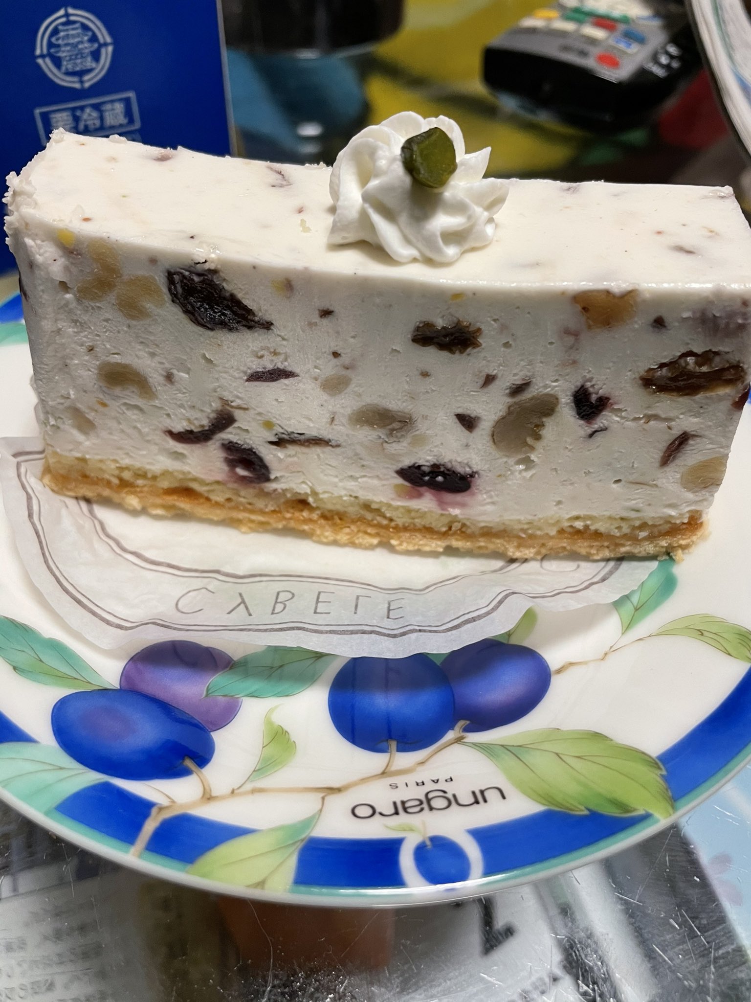 ﾛﾊﾞｰﾄ チーズケーキ好きの自分が今一番 ハマってるシベールのフロマージュコンフィ ドライフルーツがたくさん入って 酸味のあるチーズケーキと相まって 毎日でも食べたい イチゴのチーズケーキも食べて T Co Yfrm2f3aqn Twitter