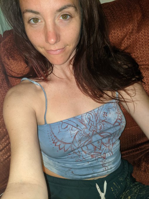 Just dyed this top, looks like a sky (I made the red painting last summer) https://t.co/1YXifjMHU3<a href="/tag/dance"class="tags"><span>#dance</span></a><a href="/tag/dancer"class="tags"><span>#dancer</span></a><a href="/tag/vintage"class="tags"><span>#vintage</span></a><a href="/tag/cosplay"class="tags"><span>#cosplay</span></a><a href="/tag/dress"class="tags"><span>#dress</span></a><a href="/tag/cold"class="tags"><span>#cold</span></a>