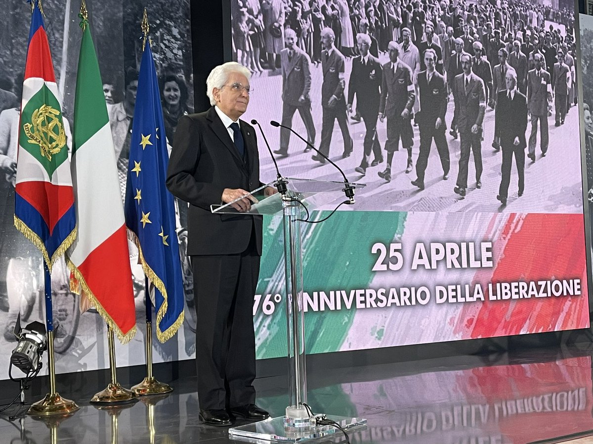 #25Aprile, #Mattarella: Questa giornata, per gli italiani, rappresenta la festa civile della riconquista della libertà. La vittoria dell’umanità sulla barbarie. Il giorno di un nuovo inizio, pieno di entusiasmo, portato a compimento con la Costituzione Repubblicana del 1948