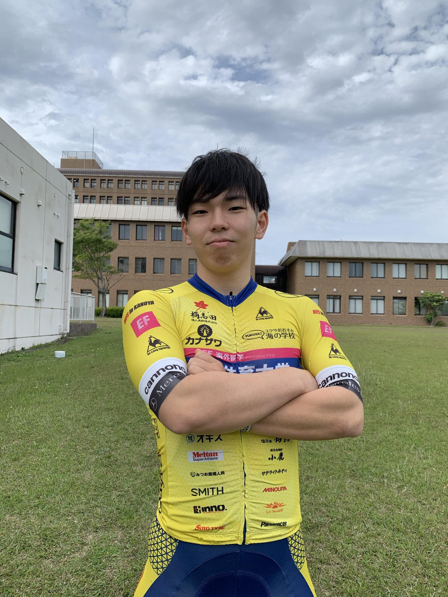 公式 鹿屋体育大学自転車競技部 部員紹介 2年生 名前 下山聖斗 生年月日 01年6月22日 出身 鹿児島県 南大隅高校 所属 短距離 趣味 スニーカー Nike Apex 一言 今年はフィジカル強化に専念し 競技に繋げていきます 応援よろしくお願いし