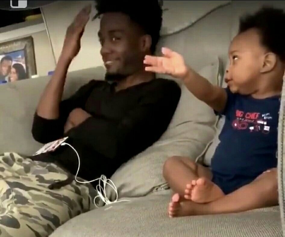 NotQuanda's tweet image. So me and my 5 year old nephew are having an argument about Type C USB cable, He wants to charge his micro USB compatible tablet using my charger, he doesn't believe me when I tell him it won't work 😒