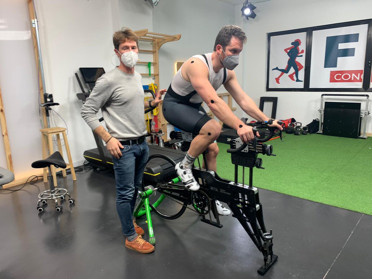 Queremos compartir con vosotr@s las imágenes del taller práctico impartido por <a href="/yeyocorral/">Yeyo Corral</a> donde trataba el tema de "Abordaje biomecánico en las lesiones del ciclista"
#CongresoFYD2021 #fisioterapiadeportiva #deporte #ciclismo