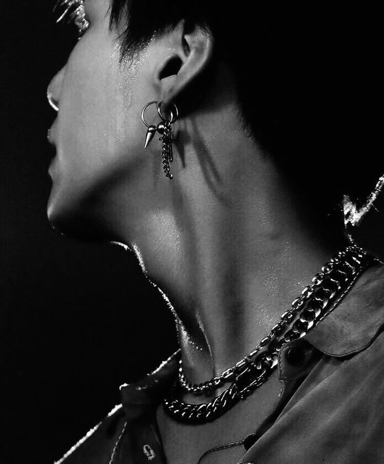 Well, I& #39;m just reminding all that I am a sof-... a squishy stan, but  @AshlyRose4217 asked for a voting thread of Bangtan necks, and who am I to say no?Please share your very best pics, and please vote!  #BestFanArmy   #BTSARMY  @BTS_twt   #iHeartAwards