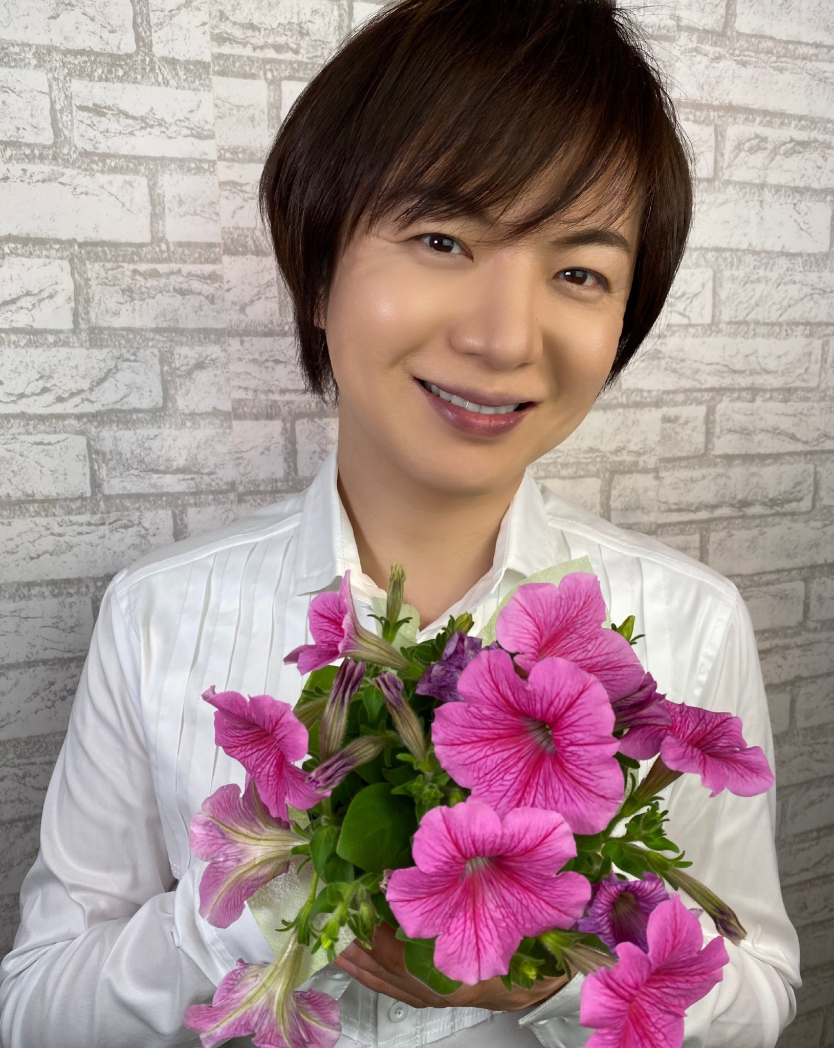 竹島宏スタッフ 公式 ペチュニア ピンク ペチュニアの花言葉は 心の安らぎ ピンク色には癒しの効果も ありますよ 今日も１日お疲れ様でした ひろネット 花便り 花言葉 花 花を贈ろう ペチュニア 花のある暮らし 花のある生活 花の