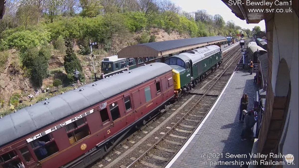g5btb5g's tweet image. #Class40 &amp;amp; #Class108 on @svrofficialsite/@railcamlive  Bewdley South cam just now

#SawitonRailcam @svrlive #DMU #dieselloco #diesellocomotive #dieselengine