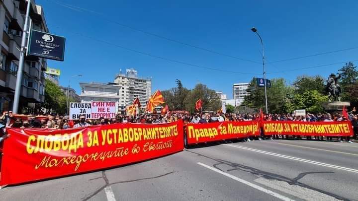 dukoska_ana's tweet photo. Македонија е љубовна приказна.
❤💪🏼

#СлободаЗаУставобранителите 
#СлободаЗаМакедонија 
#иНиеСмеДецаНаМакедонија 
#ВелатНеНемаАмаЕвеСме https://t.co/1u68srzrqi