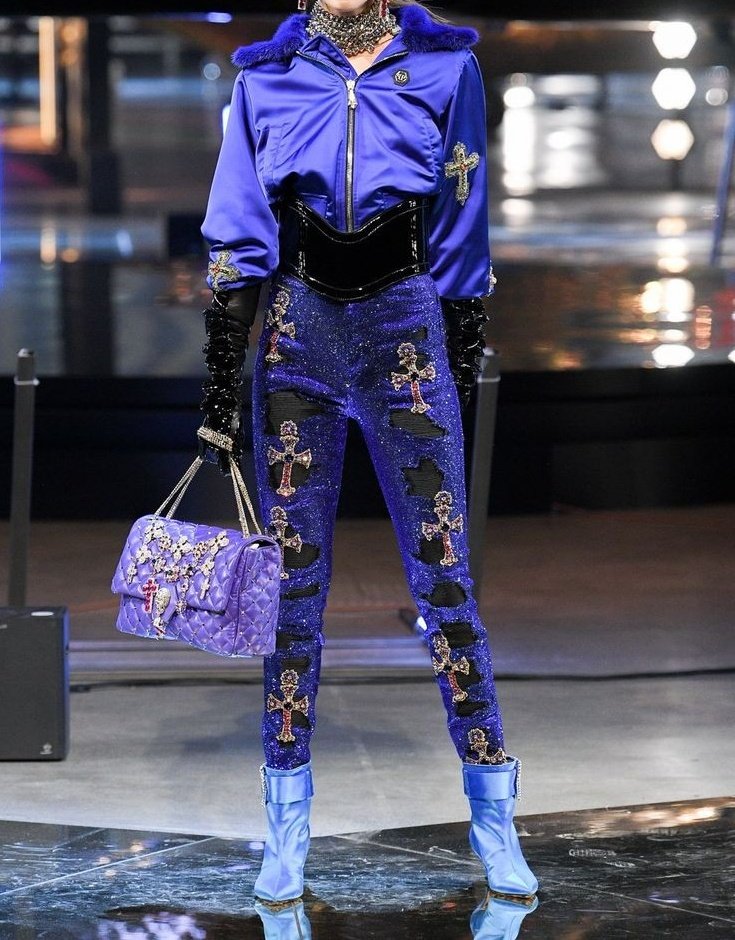 K4KYOINS's tweet photo. I'm just saying that pucci in this fit 🥴 https://t.co/V7rcHH8Qbw