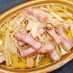 煮るだけだから簡単!えのきやベーコンをオリーブオイルで煮込んで作るお手軽レシピ!