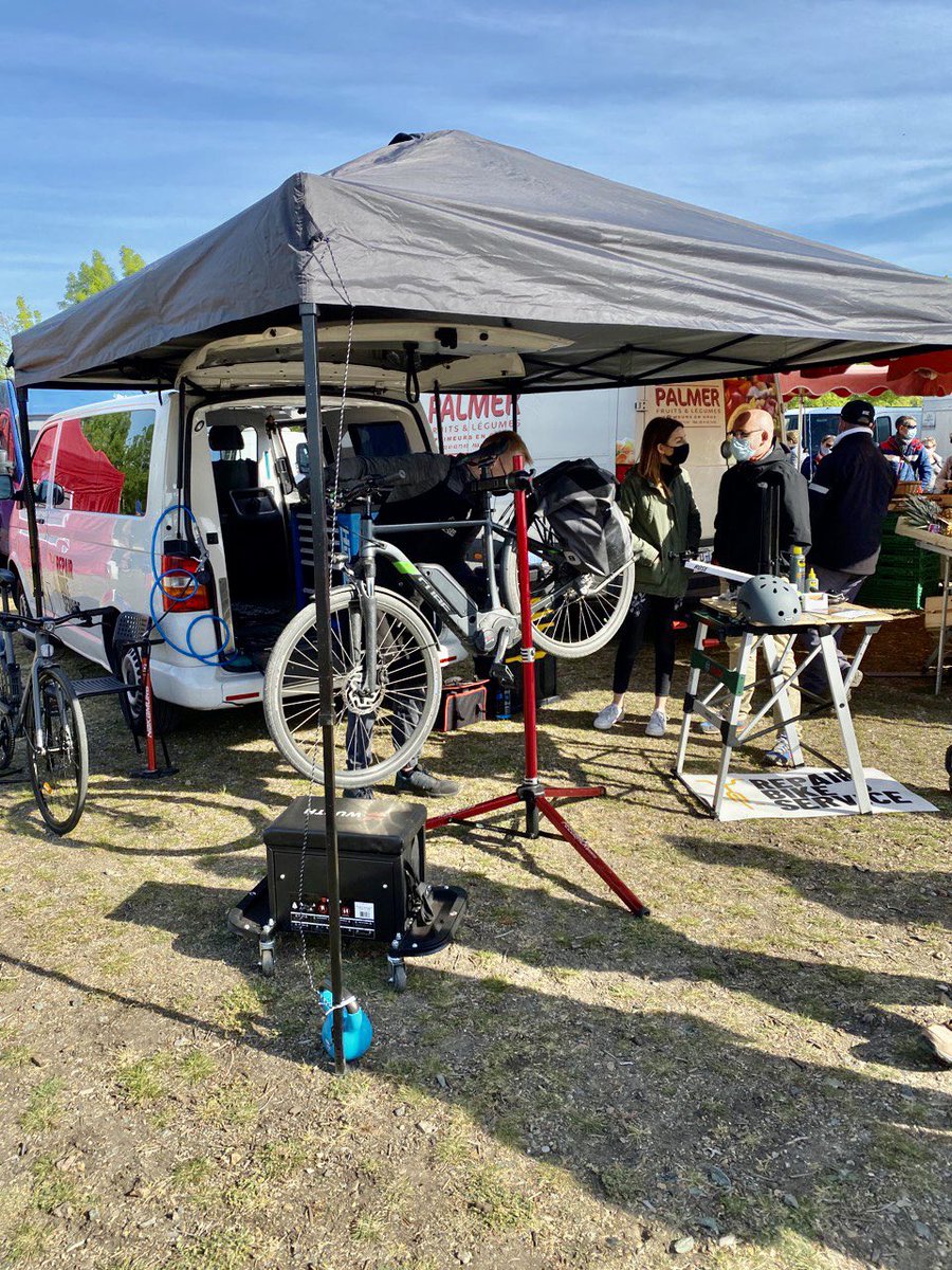 ChristopheBechu's tweet image. Première édition du nouveau marché dans le quartier du Lac de Maine. 

Un lieu de rencontres, d’échanges et de convivialité pour tous les Angevins, autour de produits de qualité : une nouvelle dynamique pour le poumon vert de notre Ville. 

Un plaisir de voir tous ces sourires !