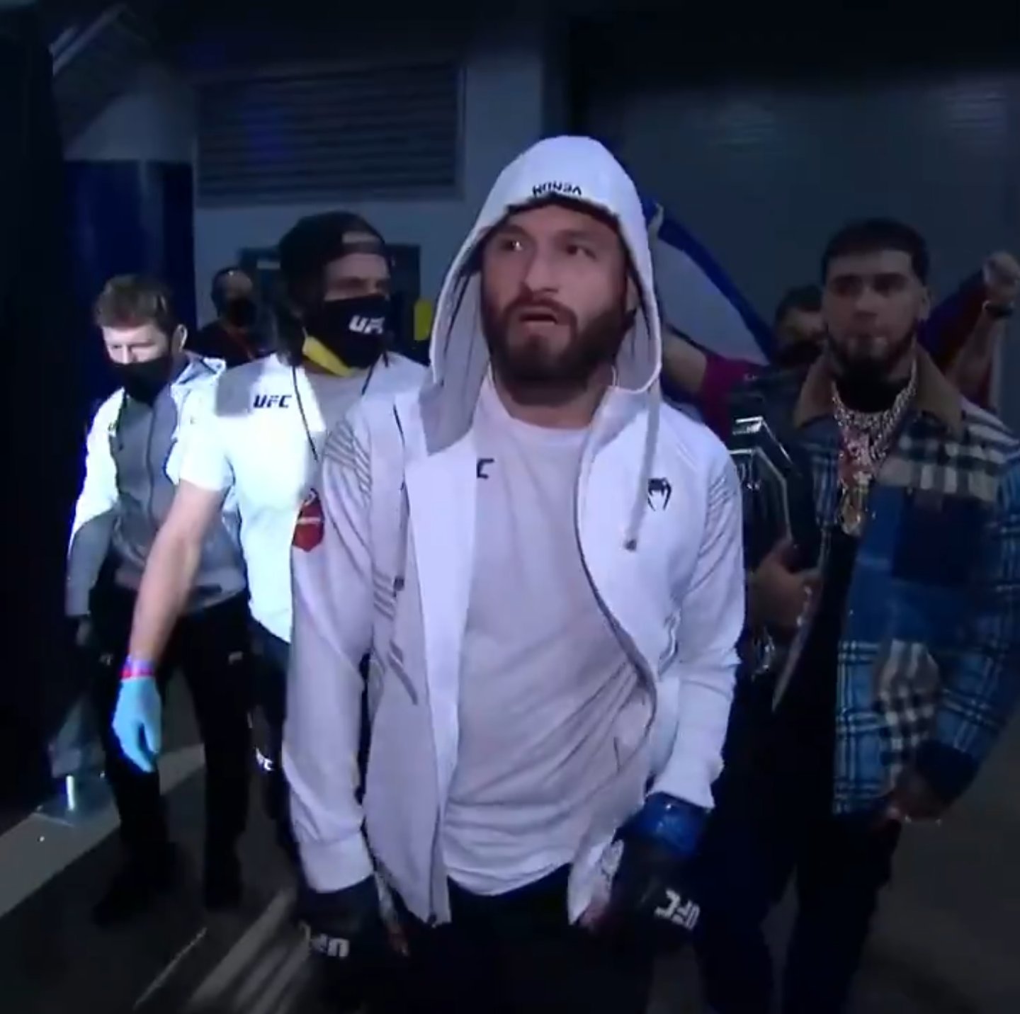 Avila 入場の時マスヴィダルの後ろでbmfベルト持ってたのは アヌエルaaというプエルトリコ出身の有名なラッパーだったのね 試合後は皆がウスマンに注目している中ただ１人マスヴィダルを見つめていましたわ T Co Zuibepamyt Twitter