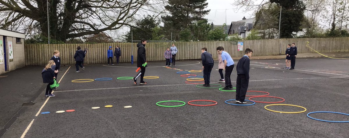 NewRowPS's tweet photo. We are finishing our review of the week with 4 action shots from Y7 who also look forward to their daily activity sessions. Loving our weekly PE lessons with Liam from @IFAFootballDev
#healthybodieshealthyminds
#keepingfitandactive
#wecarewesharewelearn π https://t.co/5Ilni7OxaM