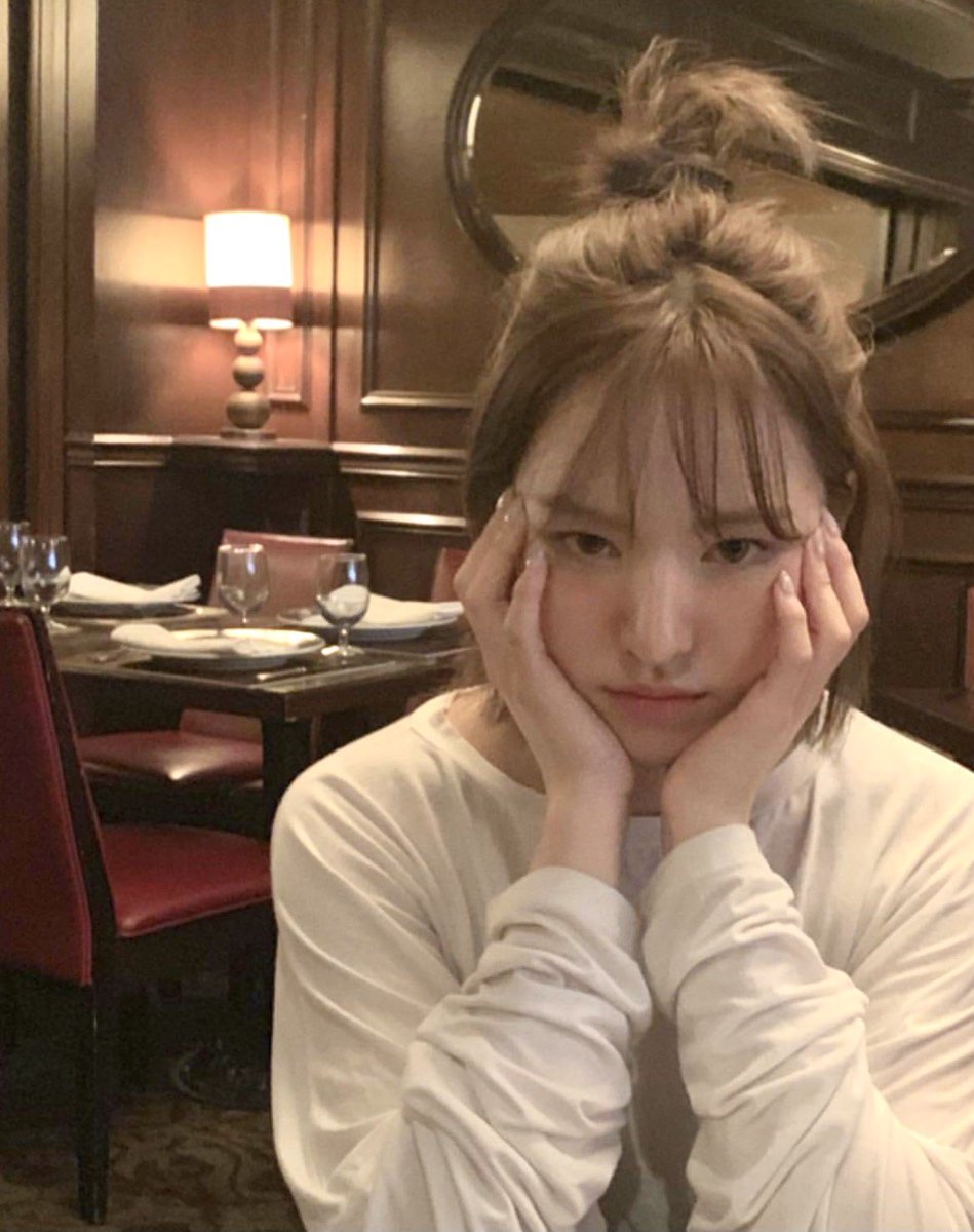 เวนดี้เล่าเหตุการณ์ตอนไปเรียนที่ตปท.ครั้งแรก น้องวานขอที่บ้านไปแต่ภาษาอังกฤษที่รู้ตอนนั้นมีแค่ 'มายเนมอิสเวนดี้ ฮาวอาร์ยู แอมฟาย แต้งกิว แอนยู้?' ตอนน้องไปพ่อแม่ร้องไห้ด้วยแต่น้องไม่ร้อง น้องแฮปปี้ แต่พอถึงปุ๊บวานวัยป.5ร้องไห้โทรหาที่บ้านทันที 'พ่อคะ แม่คะ หนูอยากกลับเกาหลี' ฮืออ