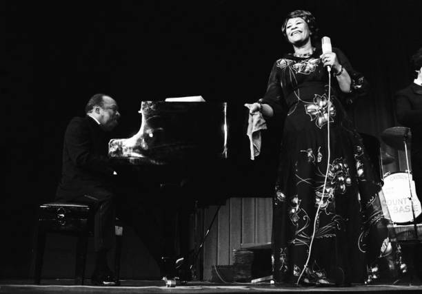 JazzSketches's tweet photo. Ella Fitzgerald and Count Basie, Copenhagen, Denmark April 1970

📸  Jan Persson

#Jazz #JazzSketches #EllaFitzgerald #CountBasie https://t.co/nAaSvSYXe7