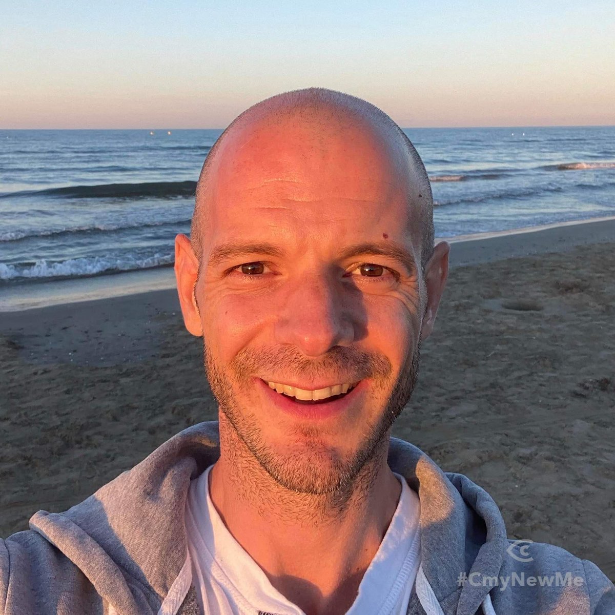 "La dérision, l’humour, l’amusement que je m’efforce de mettre en œuvre apportent sourire et rire à mes accompagnants, me donnent force et courage pour continuer cette bataille."
Julien

#CancerBloomer #CmyNewMe #Montpellier