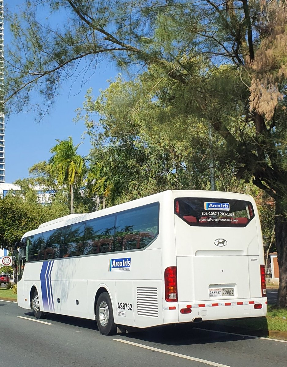 Disponible unidades de transporte para 2, 15 y 45 pasajeros. Contáctanos a: arcoiris@arcoirispanama.com