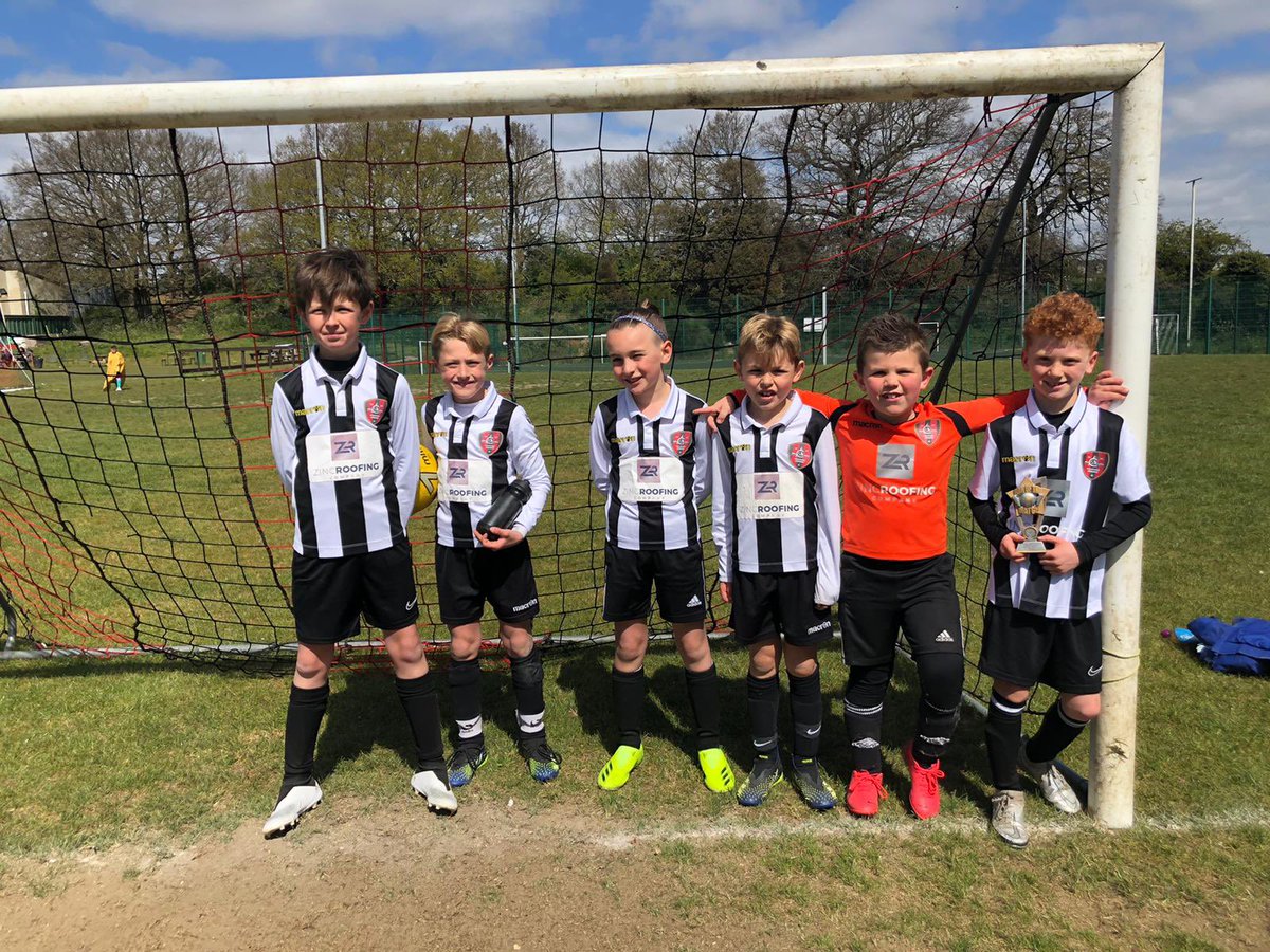 Nice 3.2 win against long lane today, played the last 20 min with 6 players. Speedy recovery to Harrison, hope to have you back soon.
Mace⚽️
Faren⚽️
Max⚽️
Mom Max 🏆<a href="/RiaFoster9/">Ria Foster</a> <a href="/ColePeerless/">Cole Peerless</a> <a href="/SMCSLOY83/">Mrs Sacha Gill</a> <a href="/iluminationnnnn/">HB</a> <a href="/mr_g_marsh7/">Graeme Marsh</a> <a href="/KasiesKomforts/">Kasies Komforts</a>