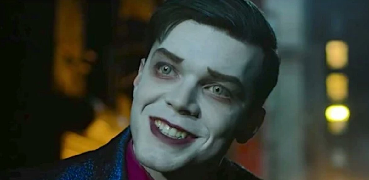 En 2015 sort sur le petit écran la série "Gotham". C'est Cameron Monaghan, vu dans "Malcolm" qui reprend le rôle. Dans cette série c'est l'avant  #Batman  . Bruce Wayne n'est qu'un ado qui n'a pas encore d'identité secrète et le  #joker s'appelle Valeska.