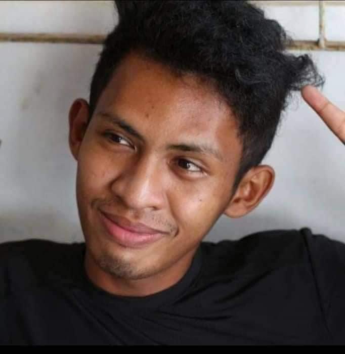 MYEIK, Tanintharyi Region: 5 including a woman and 3 members of Students' Union were abducted by Terrorists (#Myanmar security forces) at 12am today. 3 members of SU are Thet Lwin Nyein, Pyae Min Khant and Soe Waiyan Phyo. 

#WhatsHappeningInMyanmar #Apr25Coup #MilkTeaAlliance