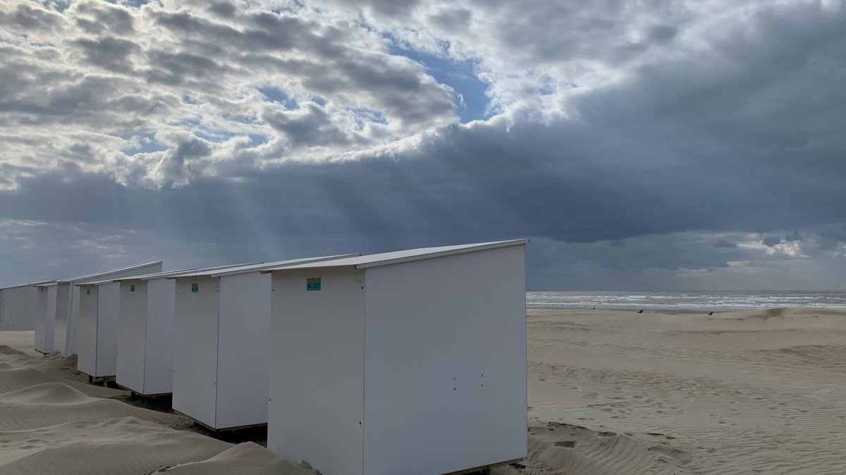 MarieAnnConinsx's tweet photo. Stunning #Belgian🇧🇪 coast.    

Space enough for all to enjoy: residents/locals, #SecondResidents &amp; tourists. 

#TWERES @twe_res https://t.co/TpR1O5gFLT