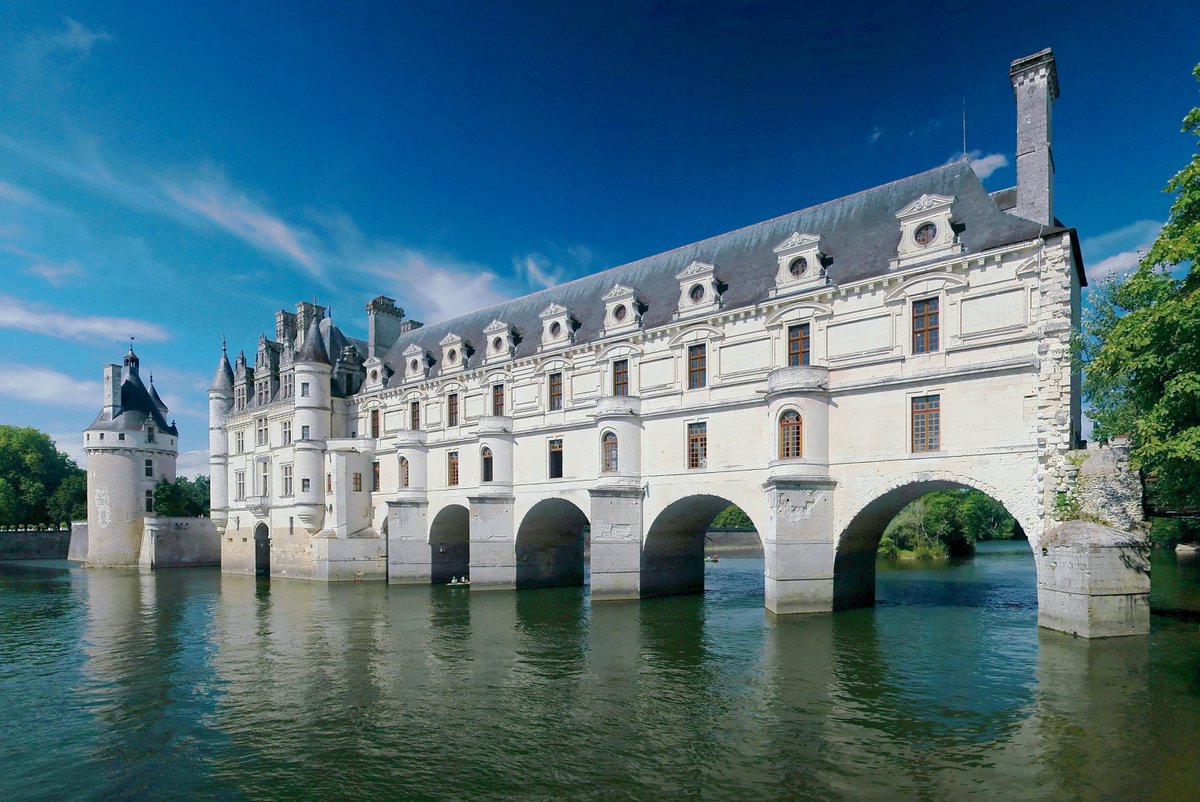 CastleRealtor's tweet image. Château de Chenonceau

Location: France
Built: 1522
Price: Ambrosia and Nectar

This elegant property boasts an iconic bridge that spans the River Cher. If we could turn back time, we would certainly return to the Renaissance to see it play host to kings and queens.
#castles