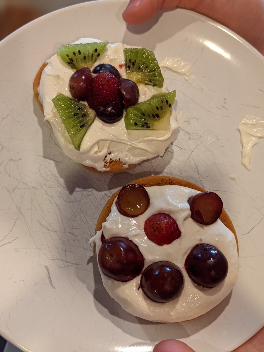 This week the kiddos were given a fruit pizza kit 🍕
Averianna added kiwi to hers and had a blast making them! Thank you <a href="/MCSPresidents/">Marion City Schools</a> <a href="/BHEleaders/">Benjamin Harrison</a>  #healthlysnacks #fruitpizzas