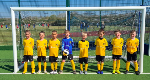 U7 | Torpoint Maker U7 lining up ready for their first ever match. They all did well and most importantly, came off smiling from ear to ear. Well done boys, looking forward to watching you all continue to grow. Thanks again to our sponsors <a href="/HOTBINcompost/">HOTBIN Composting</a> and <a href="/engineeredfoam/">Engineered Foam Products</a>.