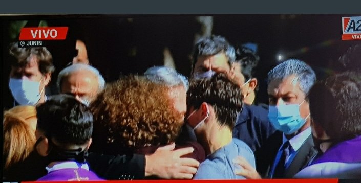 FranSanchezNQN's tweet photo. Este hombre, que pretende infantilizar a los argentinos declarándose su papá, que prohíbe los cumpleaños, el trabajo honrado, el acompañar a los enfermos, el despedir a los difuntos, este hombre vuelve a burlarse de todos nosotros.
No hay que darle ninguna concesión. https://t.co/gMVScFcffy