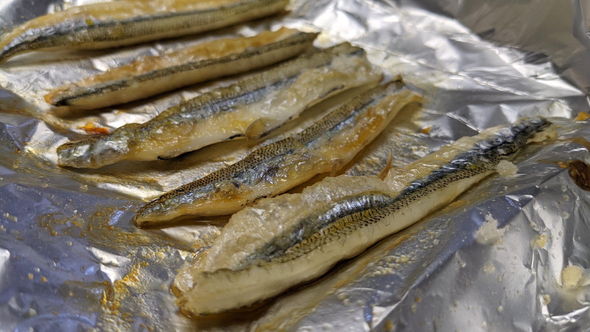 F造 夕食はサヨリとアジの刺身 癖がなくて美味しい サヨリ とアジにトロロ昆布まぶして寝かせたものの刺身 昆布の旨味がイイカンジ サヨリとアジの天ぷら 一部大葉を巻きましたが子供もパクパク あとはサヨリ のゴマ油使った塩焼き 良い酒のアテになり