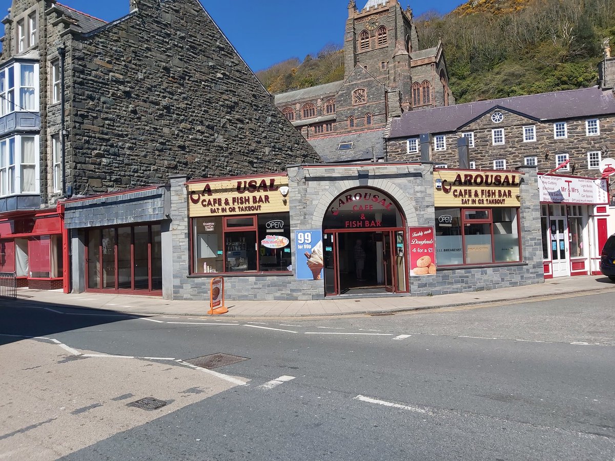 DrNeilMatthews's tweet image. Pitch for new BBC #sitcom: Basil #Fawlty and #ReginaldPerrin open a cafe and fish'n'chip shop together #SunshineDesserts #FawltyTowers #WateryFowls