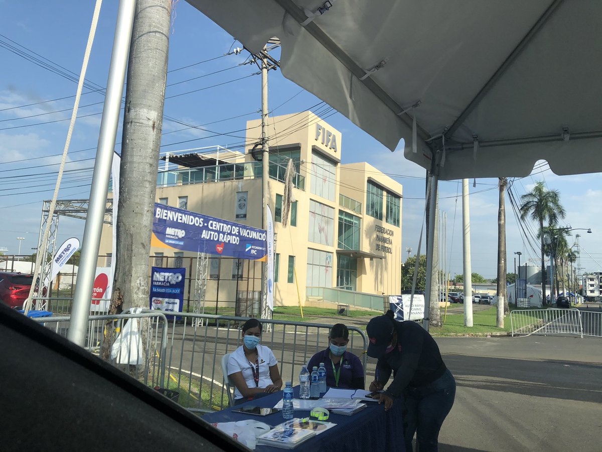Excelente el proceso de vacunación en el Rommel. .El proceso es rápido y ordenado (35 minutos aprox.) Panamá se apoya en la tecnología ( escaneo de  cédula) . Mejor se daña!!