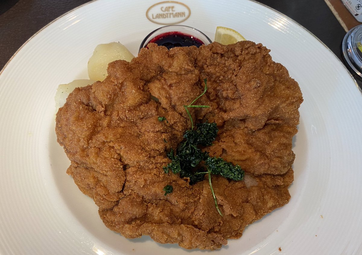 Jugo_cd's tweet photo. チケット取れなかったから近場で🇷🇺🇦🇹料理食べに行った〜
早く観戦したい🥲 https://t.co/vdbc2MEt65