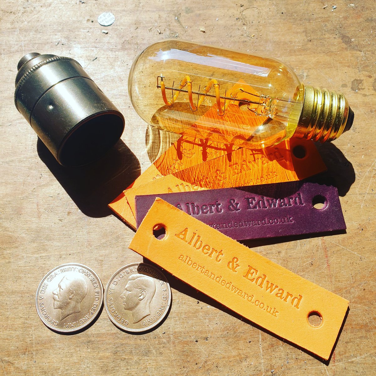 albertandedwar6's tweet image. Why are the coins in the picture?