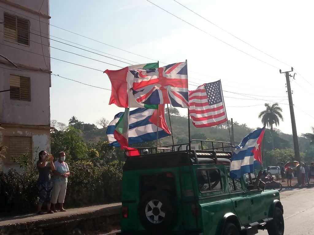 DelDelbis's tweet photo. Santa Clara #UCLV se une a la #Carabana por el levantamiento del Bloqueo y la libre determinación de nuestra soberanía #SomosCuba #BamosPorMas @UCLVCU @OsanaUCLV @CubaMES @EUclv @jsaborido50 @LismayPerezs https://t.co/A3fxWoNlH0