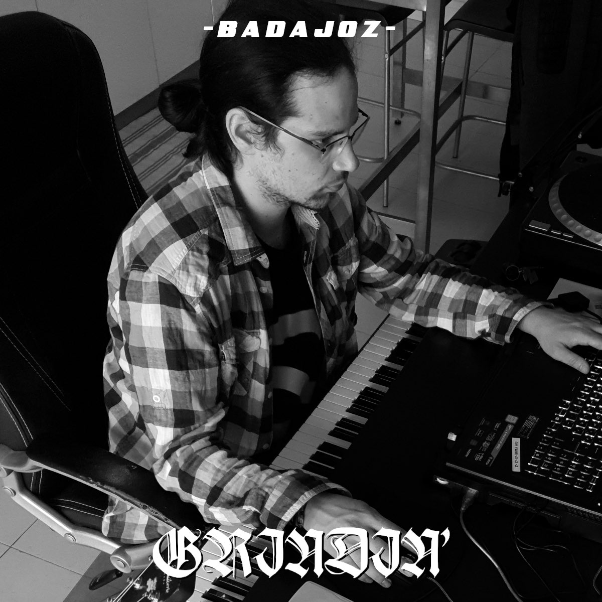 GRINDIN_Radio's tweet photo. 🥓 Martes a las 22:00 GRINDIN’ Badajoz, con @NachoGarciaLMN como invitado principal

👉🏻 También se suman @brosdol, @JackRedSound y @YramMcRap https://t.co/ju5pZAYHj3