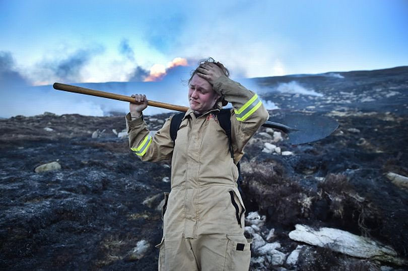 connieegan94's tweet photo. What an image. The pictures of fires on the Mournes this weekend have been absolutely devastating. Massive credit and thanks to all the fire fighters who’ve helped bring this under control. @NIFRSOFFICIAL 💪🏻👩🏻‍🚒 https://t.co/vsvu8ENwjP