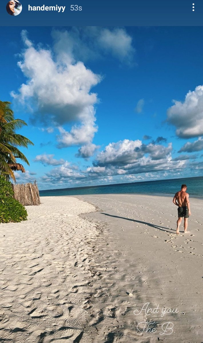 H posts a story where we see Kerem intent on walking towards the sea. She continues the quote from Kerem "And you..The B. ".Confirms that in this dream,become love,they are together and they want to shout it at everyone.The beautiful womyn and the romantic The B. are a couple.