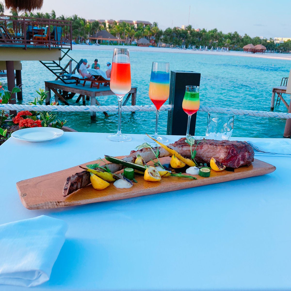 Every Thursday night at Palafitos terraza you can enjoy a delicious Steakhouse dinner under the stars 😁