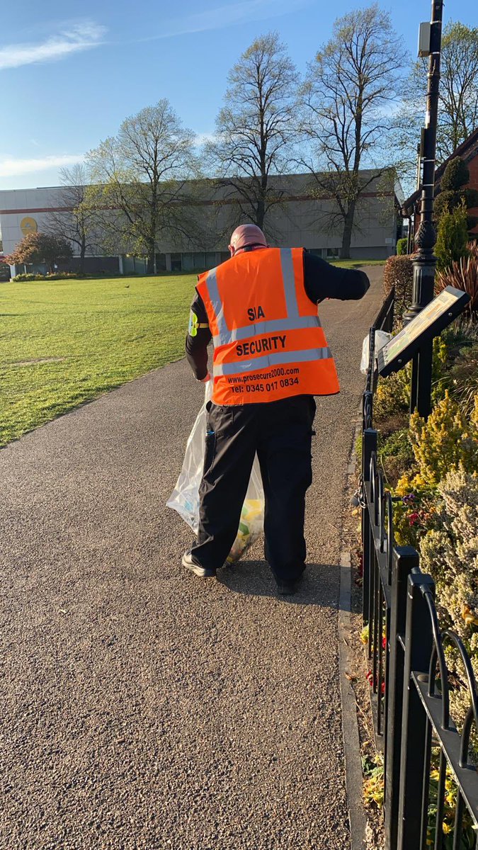 prosecure2000's tweet photo. Mark working hard to remove the broken bottles and other mess left behind by ever increasing numbers of gangs in #TheQuarry Come on guys do your bit for our town. It’s not ‘uncool’ to tidy up your mess. #SecurityWithASmile #KeepingShrewsburySafe https://t.co/Z4YPDxoAPo
