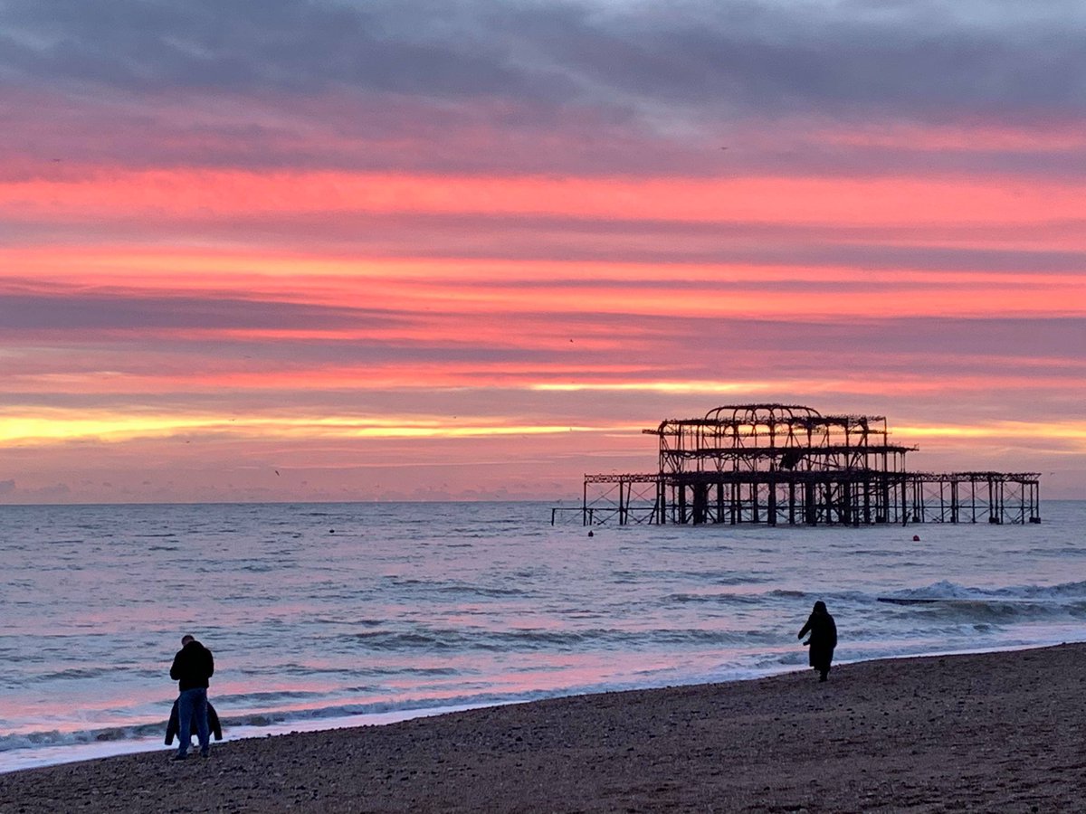 PiertoPierBench's tweet photo. Another week draws to a close...
Photo cred: @immie_bee
#piertopierbench #brighton #sunset #brightonfringe #publicart #brightonpier https://t.co/PBlm9Y3R9Y