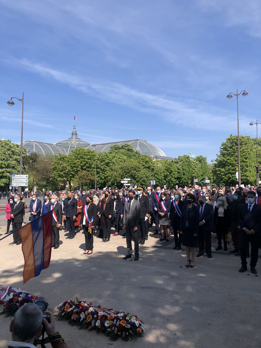 ccaf_france's tweet photo. [Retour en images - 24 avril 2021 🇫🇷🇦🇲] 2/3 Commémoration #ArmenianGenocide 

Dépôt de gerbes et prises de paroles des go-presidents du CCAF @FranckPapazian, #AraToranian, @Anne_Hidalgo @vpecresse &amp; @GabrielAttal 

En présence de pls dizaines de maires, parlementaires et élus🇫🇷 https://t.co/97MoocRJAm