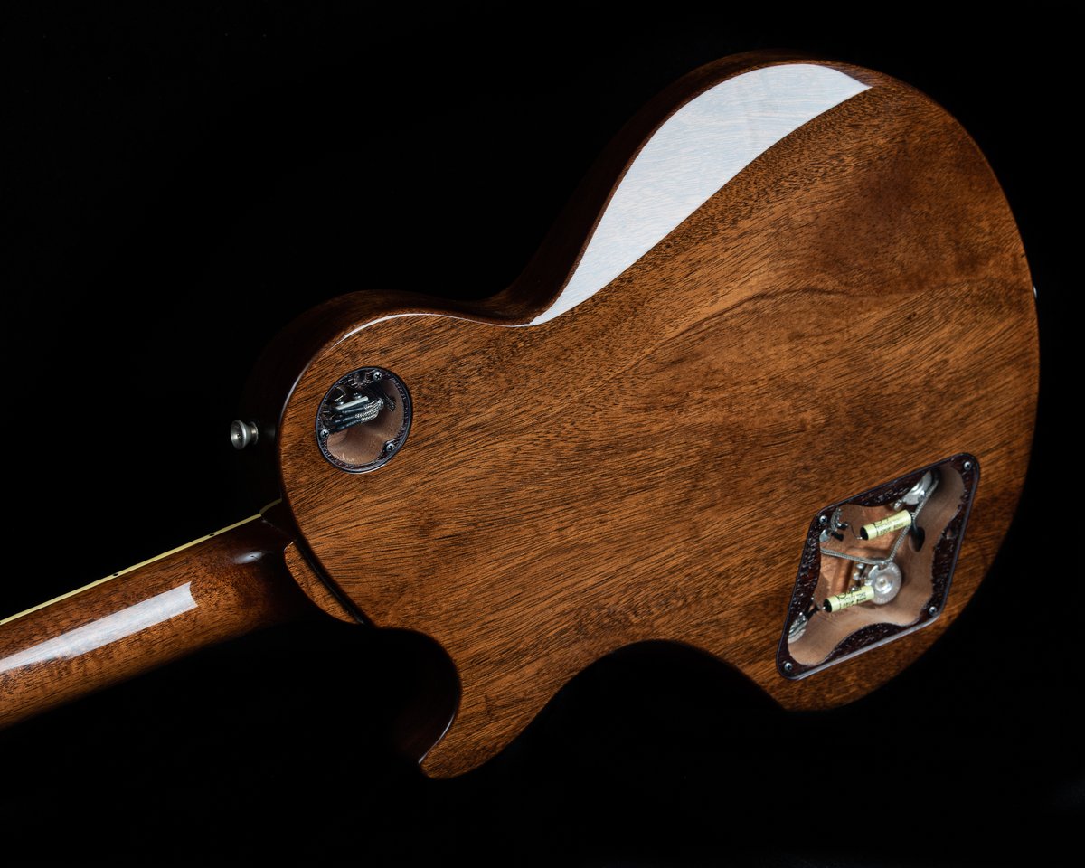 collingsguitars's tweet photo. A fresh take on a classic look: 290 with aged hardware and walnut finish, @ThroBakdotcom 52/54 cream soapbars, Schaller Signum wraparound, ivoroid-bound fretboard, tortoise pickguard and truss rod cover, and gold knobs.
#collingsguitars #custom #handmade #builtfromthesoundup https://t.co/QPYO4I2WRw