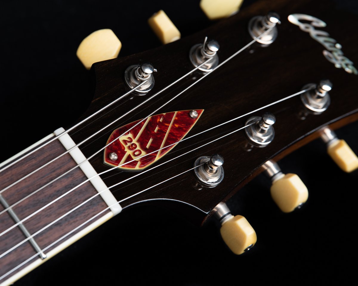 collingsguitars's tweet photo. A fresh take on a classic look: 290 with aged hardware and walnut finish, @ThroBakdotcom 52/54 cream soapbars, Schaller Signum wraparound, ivoroid-bound fretboard, tortoise pickguard and truss rod cover, and gold knobs.
#collingsguitars #custom #handmade #builtfromthesoundup https://t.co/QPYO4I2WRw