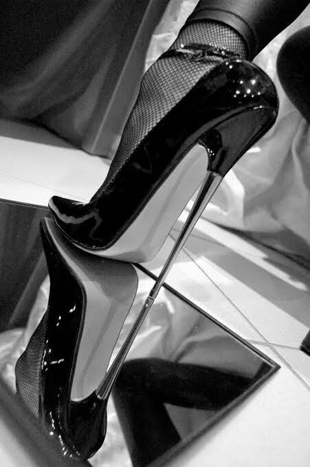 Mistressverro's tweet photo. Im the one your boyfriend pays to spank him 
#paybig #humanatm #sissyblackmail #piggy #paypig https://t.co/lr0oswA7oL