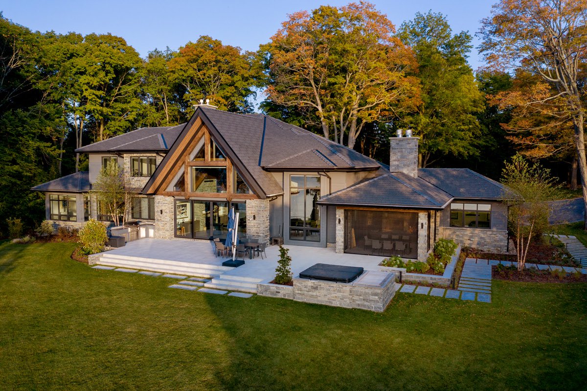 GilbertBurkeDBR's tweet photo. Gilbert + Burke are proud to announce that we have been selected as the finalist in the CHBA Awards in the Custom Home Over 5000 Sq. Ft. category! 
.
.
.
#gilbertburke #gilbertandburke #designbuildremodel #CHBA #finalist #customhome https://t.co/2iQPk6wqL8